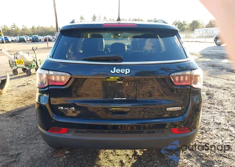 2017 Jeep New Compass Latitude 4X4 из США, поврежденный, VIN 3C4NJDBB3HT660959